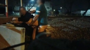 Sexo En La Público Atrapados Follando Caminando Desnuda Por La Ciudad Corrida En Publico Mirones