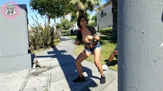 Asian Girl Twerks and Flashes Tits at the Intersection