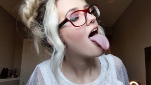 Baby Tongue Show